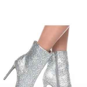 COPY - NWT Steve Madden rhinestone booties peep toe